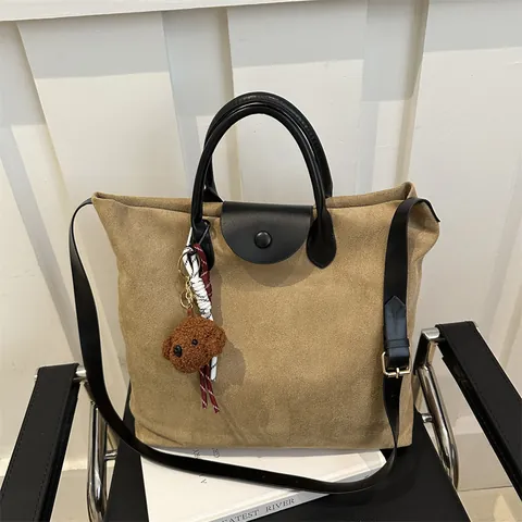 Große Kapazität Wildleder Tragetasche Vintage Spleißen PU Leder Handtasche Schultertasche Mit Teddy Anhänger Für Damen Pendler