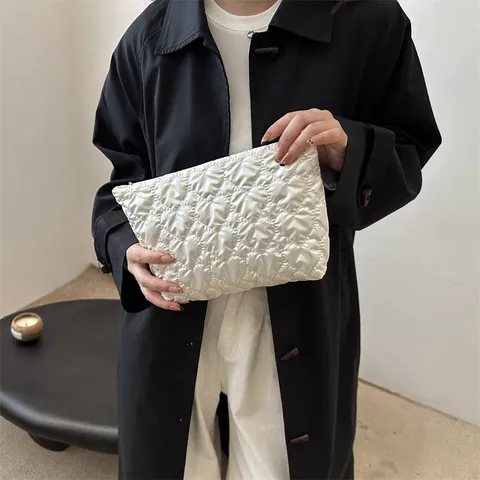 Women Heart Quilted Metallic PU Leather Cosmetic Bag Heart Pattern Toiletry Bag Makeup Organizer Zipper Travel Storage Bag