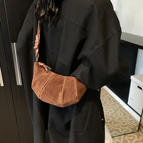 Borsa a Mezzaluna in PU Opaco Scamosciato con Pieghe per Donna Borsa a Tracolla Croissant alla Moda Borsa a Spalla Minimalista con Nodo Versatile