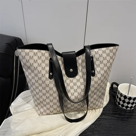 Damen Vintage Große Kapazität PU Leder Tragetasche Mode M Buchstaben Monogramm Druck Pendler Handtasche Umhängetasche