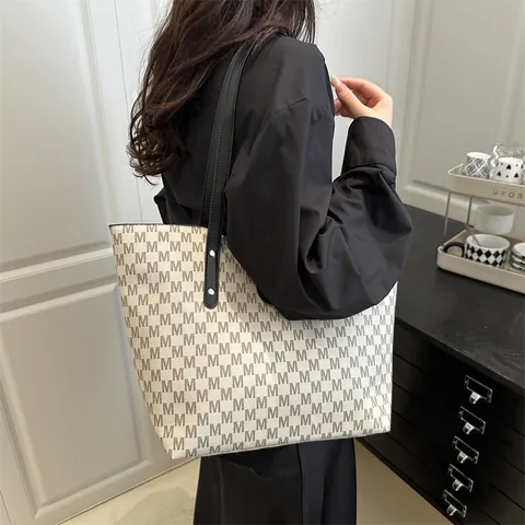 Damen Vintage Große Kapazität PU Leder Tragetasche Mode M Buchstaben Monogramm Druck Pendler Handtasche Umhängetasche