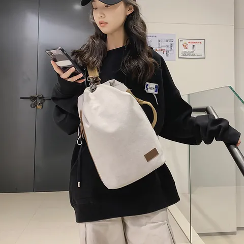 Bolso Bandolera de Lona Retro Japonés de Gran Capacidad para Hombres Mujeres Tendencia Callejera Bolso de Cubo Cilíndrico Pecho Viaje Exterior