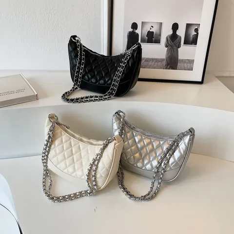 Damen Gesteppte Rauten Schultertasche PU Leder Halbmond Hobo Tasche Mit Silber Metallkette Umhängetasche Täglich Handtasche
