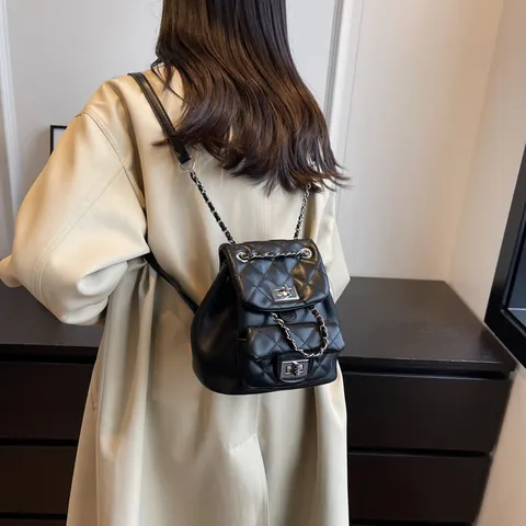 Mini Zaino Trapuntato da Donna in Pelle PU di Moda con Catena Tracolla Motivo a Rombi Piccola Borsa da Scuola per Viaggio Quotidiano Casual