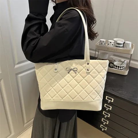 Grand Sac Cabas Vintage Matelassé Pour Femme En Cuir PU Grande Capacité Sac À Main Décontracté Avec Nœud Argenté