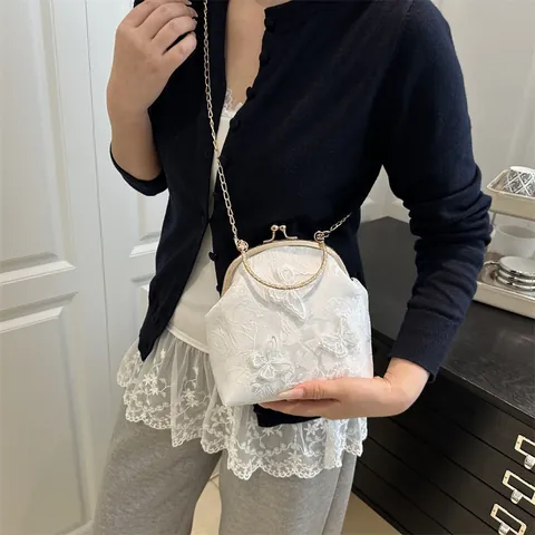 Sac Bandoulière Vintage en Dentelle Papillon pour Femmes Mini Sac à Main Broderie Florale Fermoir Kiss Lock Poignée Métal