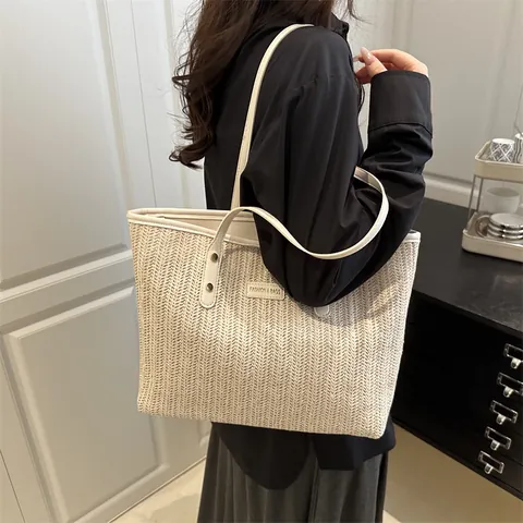 Sac Cabas de Grande Capacité en Paille Tissée pour Femmes Avec Pochette Amovible Garniture en Cuir PU Rivets Décor Sac à Bandoulière