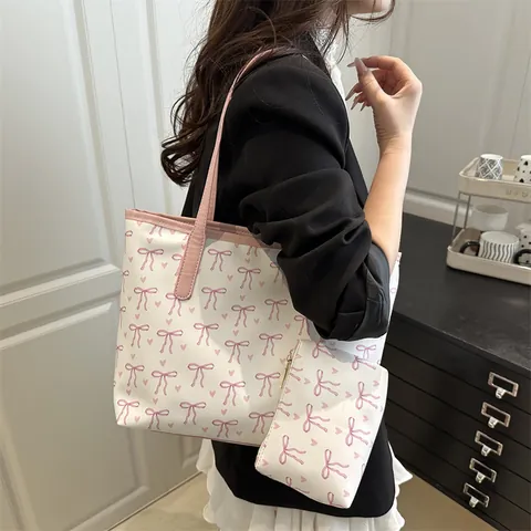 Set di Borse Tote con Stampa a Fiocco e Cuore Grande Capacità in Pelle PU 2 Pezzi Set di Borse a Tracolla per Università Lavoro Donna