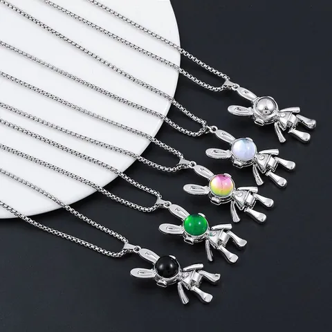 Collier Pendentif Lapin Astronaute Robot en Acier Titane Longue Chaîne pour Femme Cyberpunk Articulations Mobiles Bijoux Hip Hop