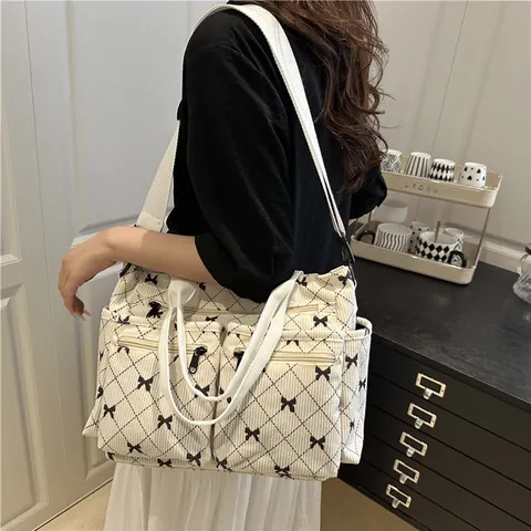 Sac Cabas en Velours Côtelé de Grande Capacité pour Femmes Motif Nœud Papillon Doux Losanges Multi-Poches Sac à Bandoulière pour Trajet Quotidien