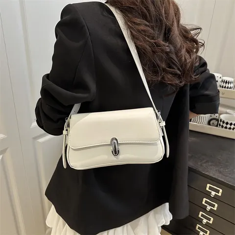 Bolso de Axila de Cuero PU Retro Francés para Mujer Minimalista Color Sólido Bolso de Hombro Con Hebilla de Metal Plateado