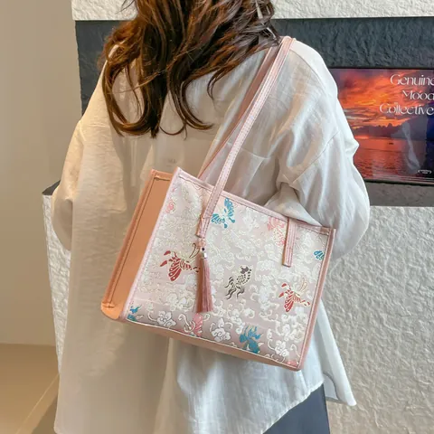 Nieuwe Chinese Stijl Borduurwerk Draagtas Voor Vrouwen PU Leer Jacquard Bloemen Vis Patroon Schoudertas Met Kwastje