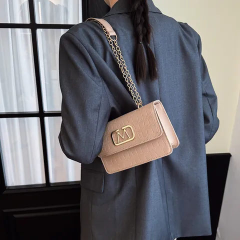 Bolso Cuadrado Pequeño para Mujer con Relieve de Cocodrilo con Logo M de Metal Cierre Magnético Cadena Bolso de Hombro Cruzado Moda Piel PU