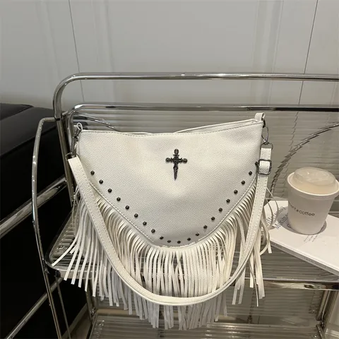 Sac Bandoulière Gothique à Franges pour Femmes en Simili Cuir avec Glands et Charm de Croix en Métal Rivet Bohème Satchel