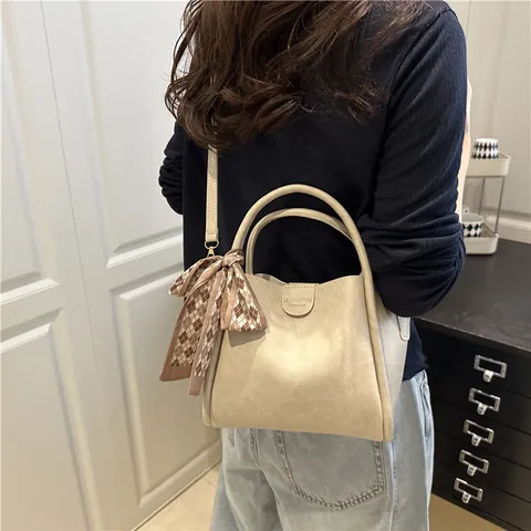 Vintage PU Leder Eimertasche Für Damen Mode Handtasche Mit Kariertem Seidentuch Dekoration Straßentrend Pendeln Schulter Umhängetasche