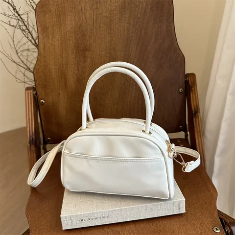 Borsa Boston da Donna Minimalista in Pelle PU Finitura Metallica Lucida Piccola Borsa a Tracolla Con Tasca Frontale Hardware Oro