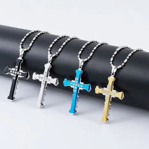 Collier Pendentif Croix en Acier Inoxydable pour Hommes Femmes Hip Hop Punk Zirconium Incrusté Bijoux en Alliage Collier de Croix Personnalisé pour Fête Cadeau Quotidien