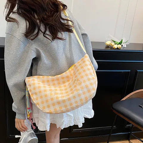 Bolso Hobo a Cuadros Para Mujer Con Bordado de Oso Lindo Correa de Hombro Ajustable Bolso Dumpling Oxford Para Trabajo Diario Casual