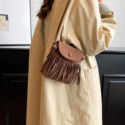 Sac Bandoulière Vintage en Daim pour Femmes avec Franges Bohème Petit Sac à Épaule Carré pour le Quotidien Voyage Mode