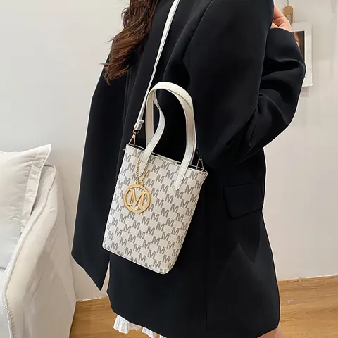 Bolso Tote Mini Retro para Mujer Monograma M Cuero PU Bolso de Hombro Colgante M de Oro Correa Ajustable Bolso de Moda