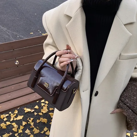 Damen Vintage Lackleder Quadratische Umhängetasche Glänzend PU Handtasche Mit Griff Verstellbarem Gurt Tägliche Schultertasche