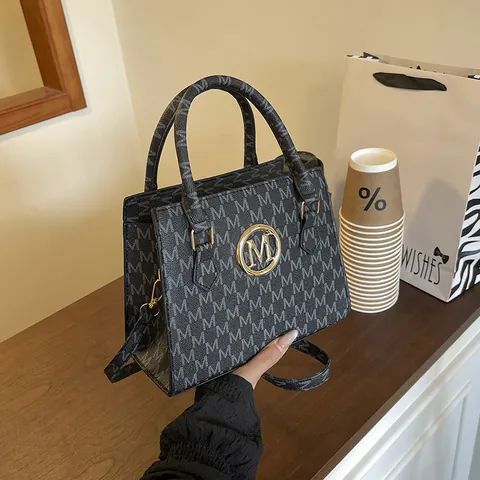 Borsa da Donna in Pelle PU con Stampa Lettera Monogramma M Logo in Metallo Circolare Oro Piccola Borsa a Tracolla Quadrata