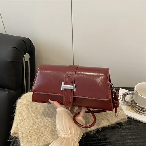 Koreaanse Stijl Glanzend PU Lederen Okseltas Voor Vrouwen Retro Rechthoekige Schoudertas Met Metalen Slot Gesp Knoop Riem