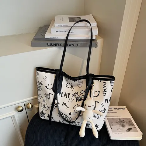Borsa Tote Grande da Donna Graffiti in Pelle PU Colore a Contrasto Borsa a Tracolla Con Ciondolo a Coniglio in Peluche Streetwear Scuola