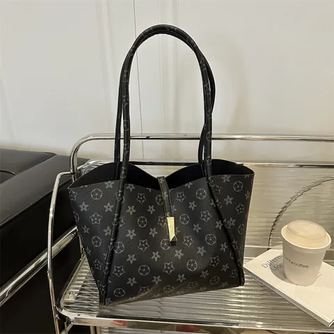Women Star Floral Print Tote Bag Large Capacity PU Leather Shoulder Bag With Gold Lock Vintage Casual Handbag For Daily Work