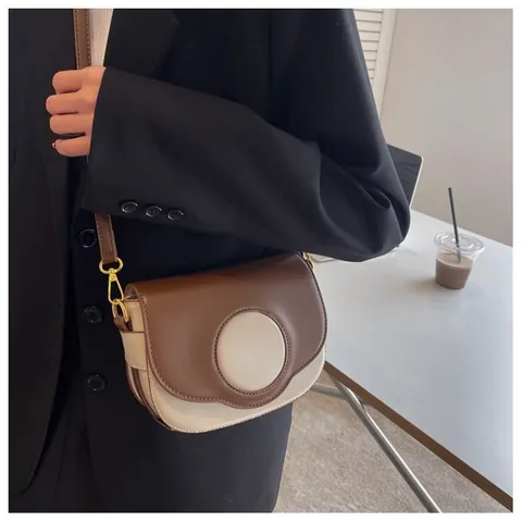 Γυναικεία Vintage Τσάντα Σέλα από Δέρμα PU Color Block Retro Τσάντα Ώμου Crossbody Με Χρυσά Εξαρτήματα Διακοσμητικό Στρογγυλό Patch Ρυθμιζόμενο Λουράκι