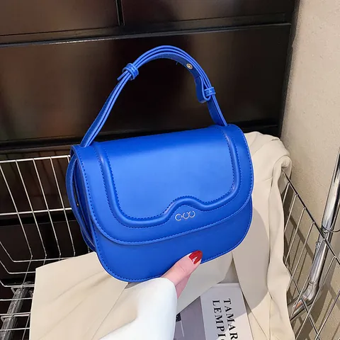Borsa a Tracolla da Donna in Pelle PU Mini Quadrata Design con Patta a Onde Tinta Unita Borsa a Spalla Con Logo Tracolla Regolabile