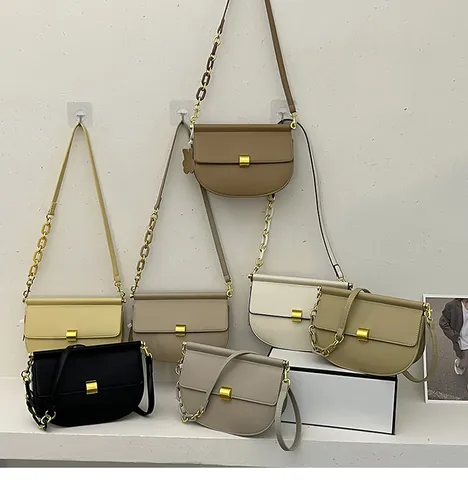 Borsa a Sella da Donna alla Moda in Pelle PU Borsa a Tracolla con Chiusura in Metallo e Catena in Acrilico Elegante Borsa Quotidiana