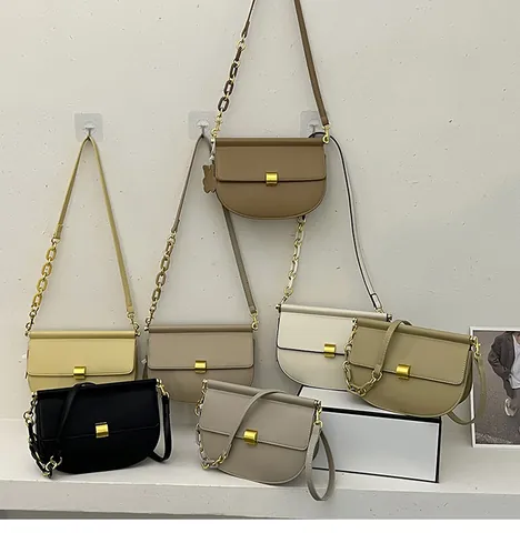 Borsa a Sella da Donna alla Moda in Pelle PU Borsa a Tracolla con Chiusura in Metallo e Catena in Acrilico Elegante Borsa Quotidiana