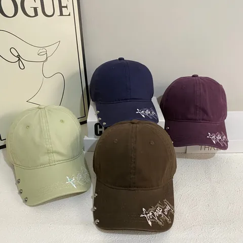 Berretto da Baseball Streetwear Americano Borchie Metalliche Ricamo a Croce Cotone Lavato Distressed Hip Hop Cappello Moda