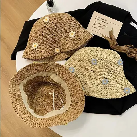 Women Summer Straw Bucket Hat Breathable Hand Woven Sun Protection Hat With Crochet Daisy Flower For Beach Vacation