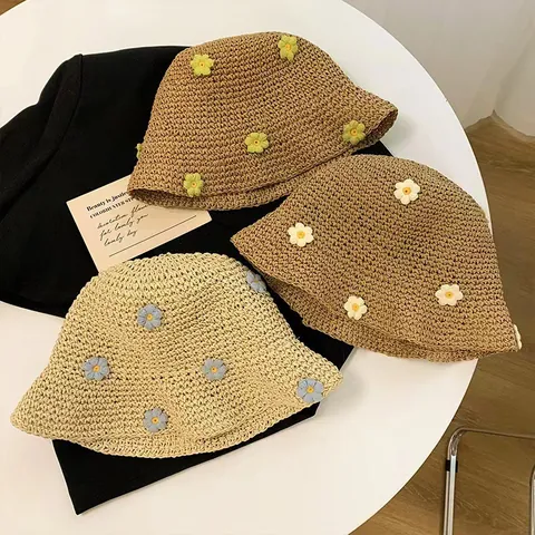 Women Summer Straw Bucket Hat Breathable Hand Woven Sun Protection Hat With Crochet Daisy Flower For Beach Vacation