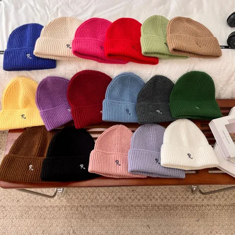 Bonnet en Tricot pour Femmes Avec Broderie Lettre R Hiver Chaud Côtelé à Revers Skull Cap pour Extérieur Quotidien Décontracté Couvre-chef