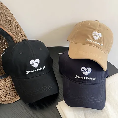 Gorra de Béisbol Bordada Fashion Lucky Heart Casual Parte Superior Suave Ala Curva Protección Solar Sombrero para el Sol Aire Libre Hombre Mujer