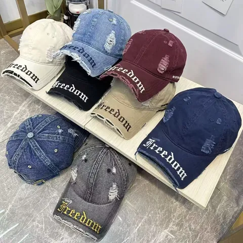 Berretto da Baseball Strappato Distressed Uomo Donna Ricamo Freedom Gotico Stile Tessuto Lavato Cappello da Sole Retro Streetwear