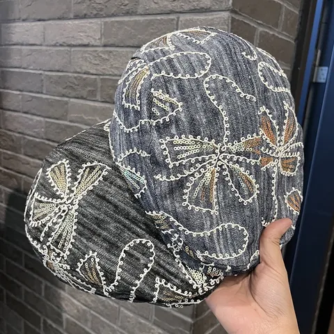 Damen Koreanischer Stil Pailletten Blumen Bestickte Baskenmütze Acryl Gewaschene Denim Optik Schirmmütze Mode Elegant Herbst Winter Accessoire