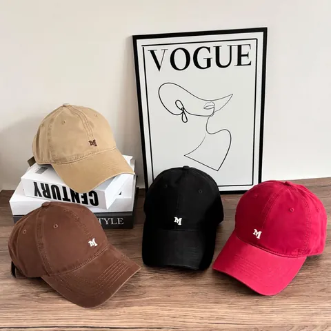 Berretto da Baseball in Acrilico Lavato Con Ricamo Lettera M Retrò Tesa Curva Cappello Parasole per Uomo Donna Casual All'aperto