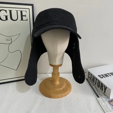Colbacco da Donna Vintage con Parte Superiore Piatta e Paraorecchie in Pelle Sintetica Nera Denim Caldo Antivento Cappello per Inverno