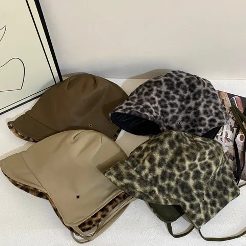 Winter Faux Leather Trapper Hat Men Women Warm Ear Protection Leopard Print Faux Fur Lining Windproof Aviator Snow Ski Cap