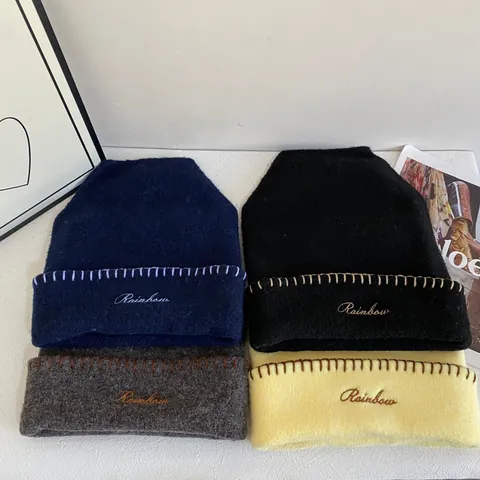 Gorro de Punto Japonés para Mujer Otoño Invierno Cálido Bordado Rainbow Costuras en Contraste Sombrero Casual Moda
