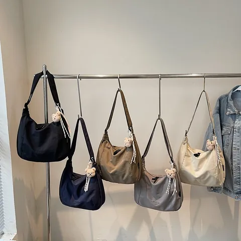 Dames Grote Capaciteit Oxford Stof Hobo Tas Japans Minimalistisch Stijl Schoudertas Met Pluche Beer Hanger Casual Crossbody Handtas