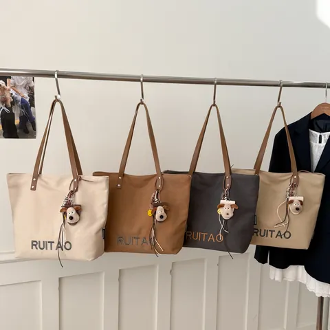 Sac Fourre-tout en Toile pour Femme Broderie de Lettres Grande Capacité Sac à Épaule Avec Charme de Chien en Peluche Poignée en Similicuir