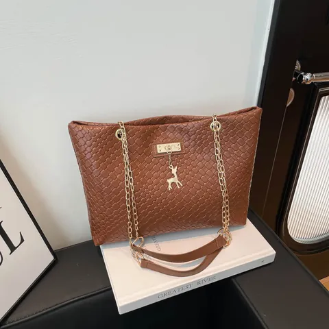 Borsa a Spalla da Donna con Texture Intrecciata Borsa Tote in Pelle PU con Catena in Metallo e Ciondolo a Cervo Borsa da Ufficio