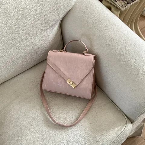 Women Small Square Handbag PU Leather Vertical Texture Crossbody Bag With Metal Lock Elegant Shoulder Bag For Daily Commute