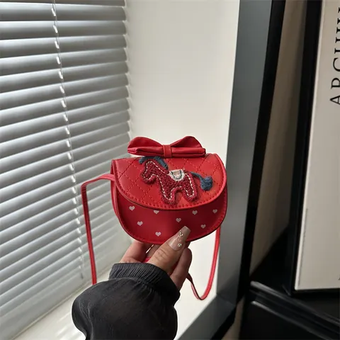 Kinderen Meisjes Rood PU Leer Mini Crossbodytas Zoete Strik Paard Borduurwerk Gewatteerd Hartpatroon Kleine Vierkante Tas Schoudertas
