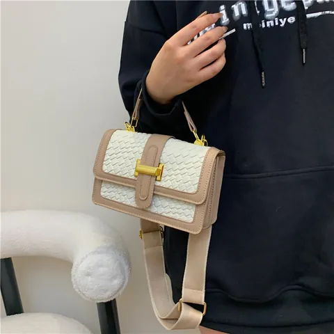 Dames PU Leer Geweven Textuur Schoudertas Ruitpatroon Splitsen Crossbody Handtas Met Metalen Letter Gesp Kleine Vierkante Tas Voor Dagelijkse Mode